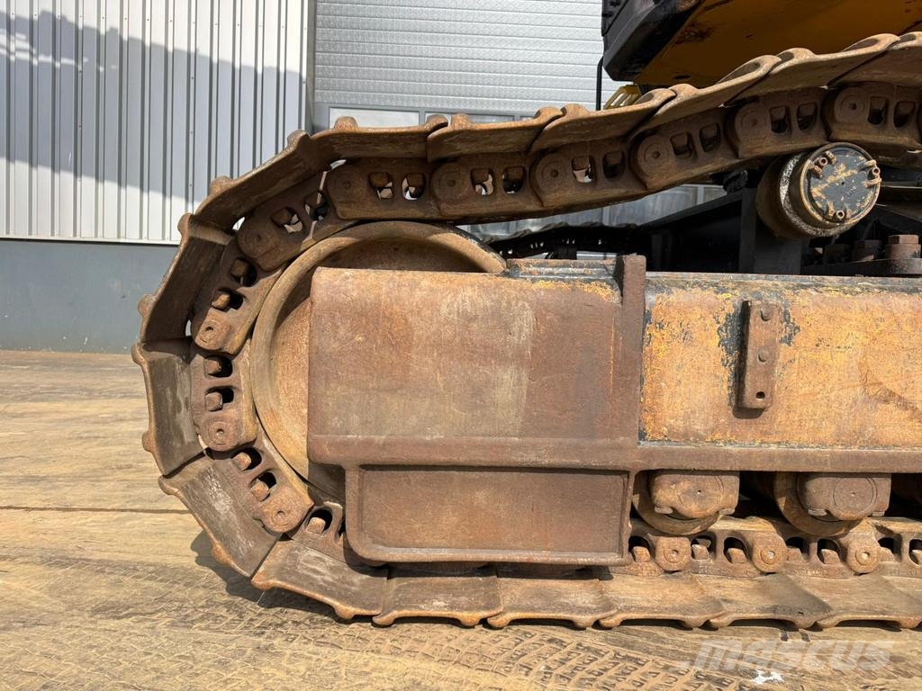 CAT 352F حفارات زحافة