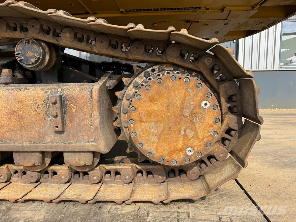 CAT 352F حفارات زحافة