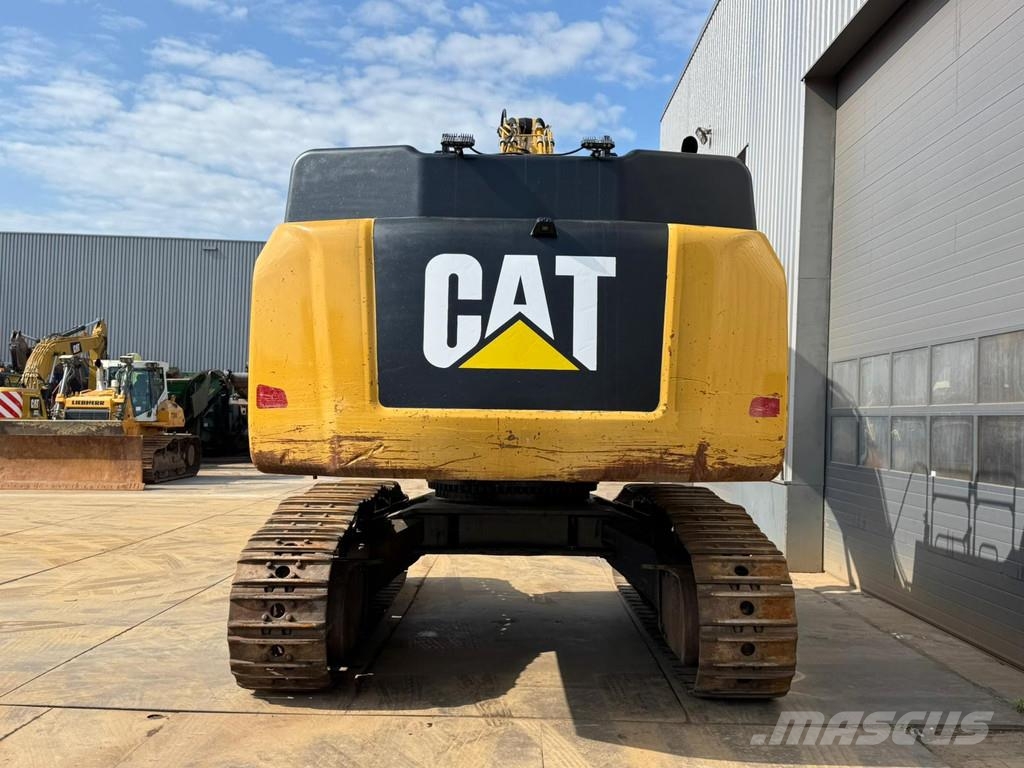 CAT 352F حفارات زحافة