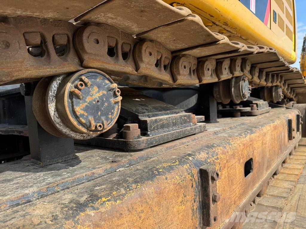 CAT 352F حفارات زحافة