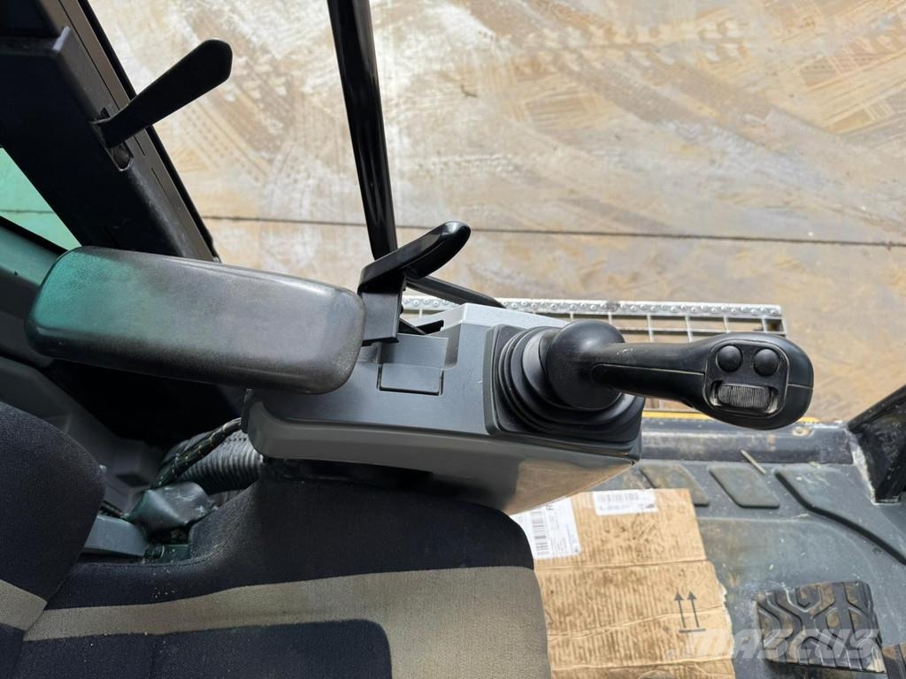 CAT 352F حفارات زحافة