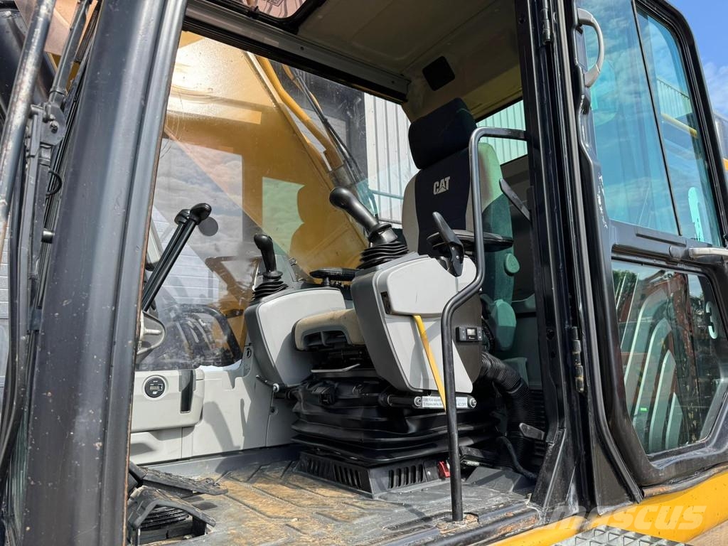 CAT 352F حفارات زحافة