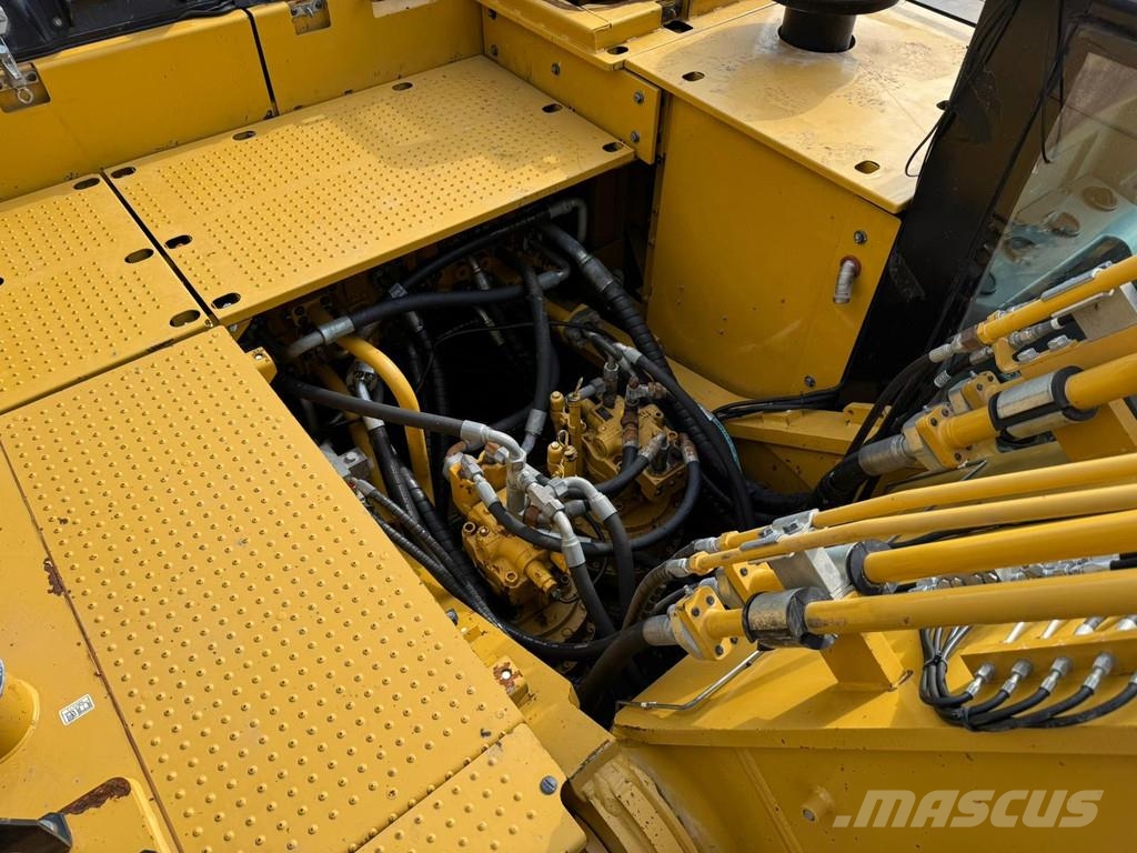 CAT 352F حفارات زحافة