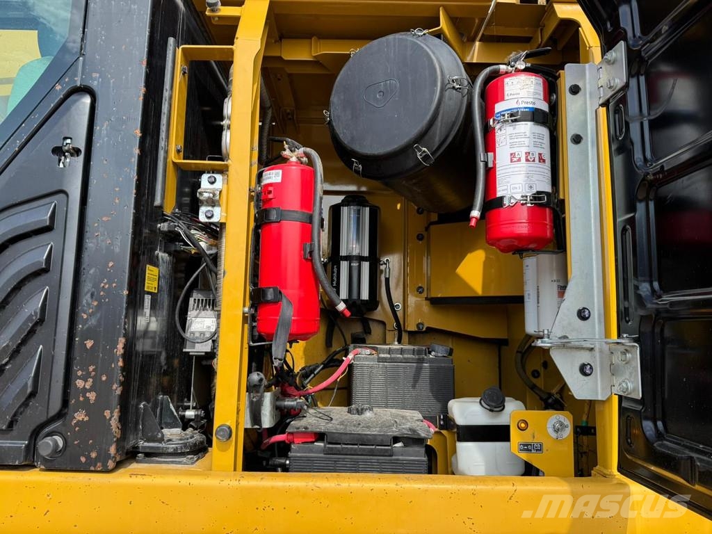 CAT 352F حفارات زحافة