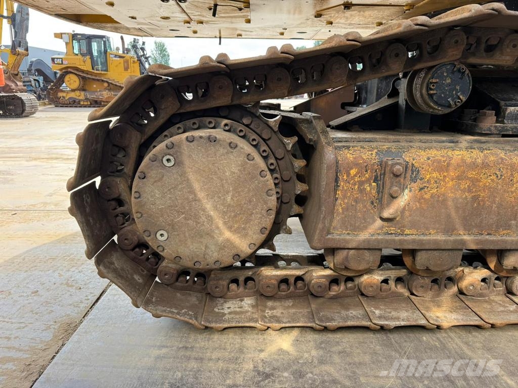 CAT 352F حفارات زحافة