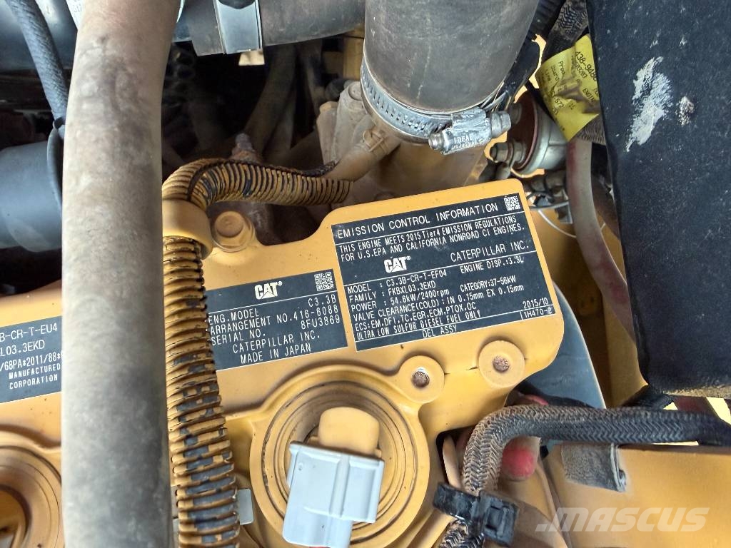 CAT 906M Kolesni nakladalci