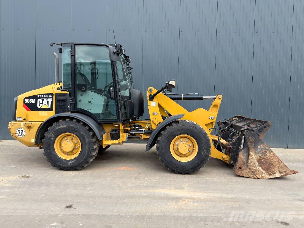 CAT 906M Kolesni nakladalci