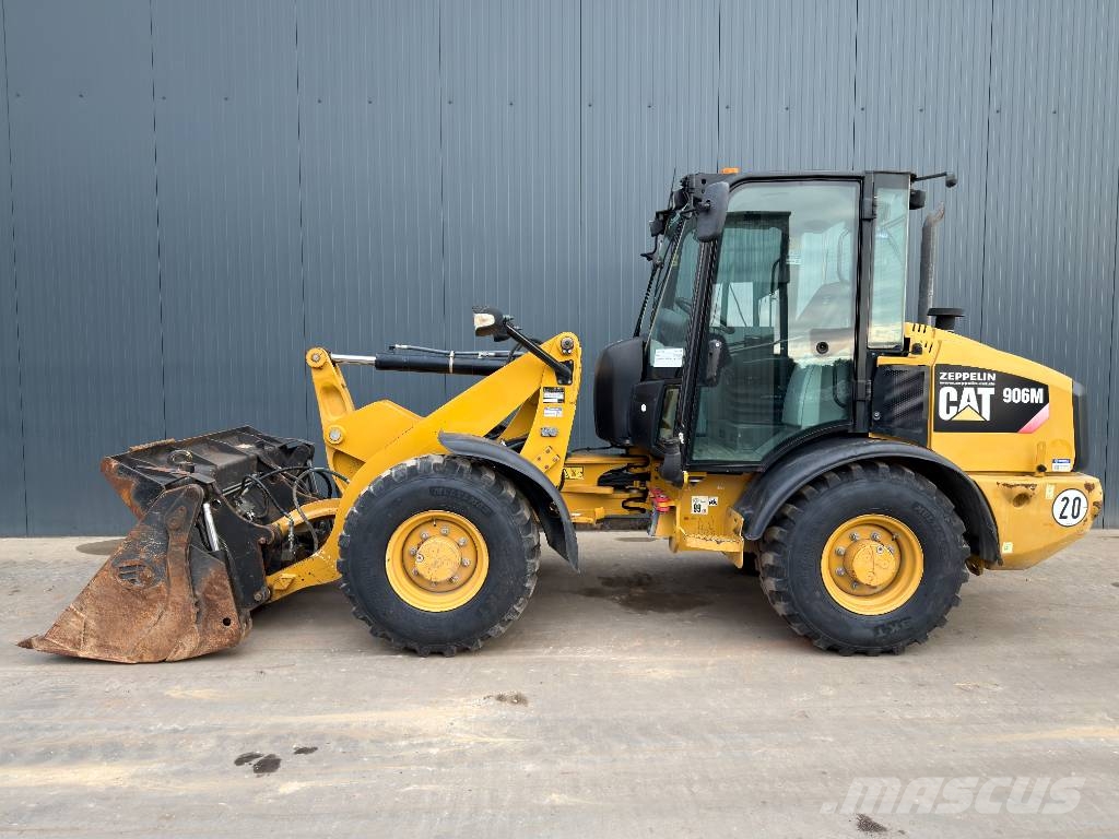 CAT 906M Kolesni nakladalci