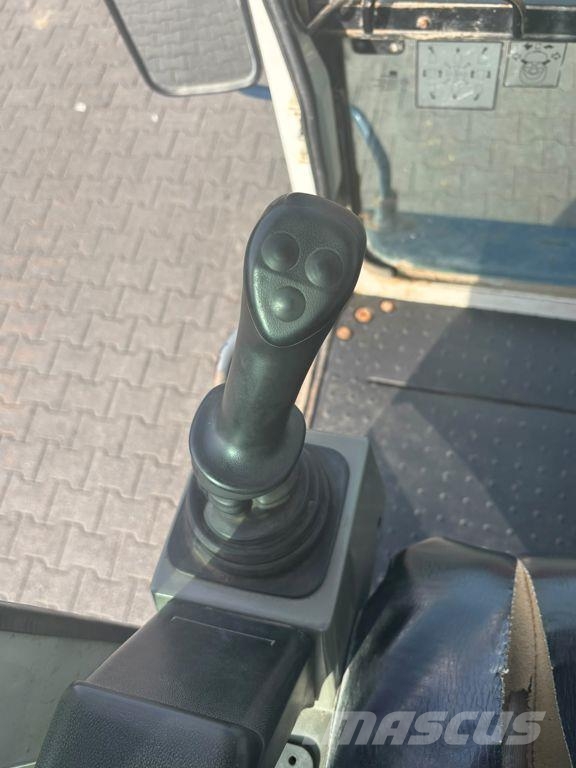 Takeuchi TCR50 عربات نقل قلابة مجنزرة