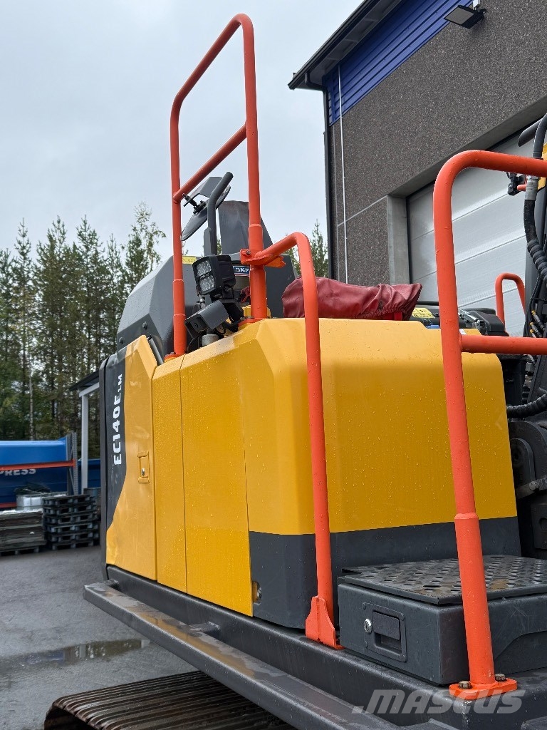 Volvo EC140ELM حفارات زحافة