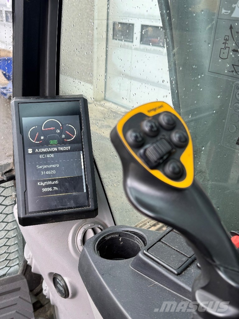 Volvo EC140ELM حفارات زحافة