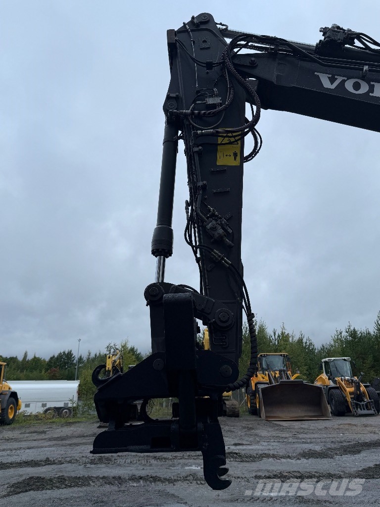 Volvo EC140ELM حفارات زحافة