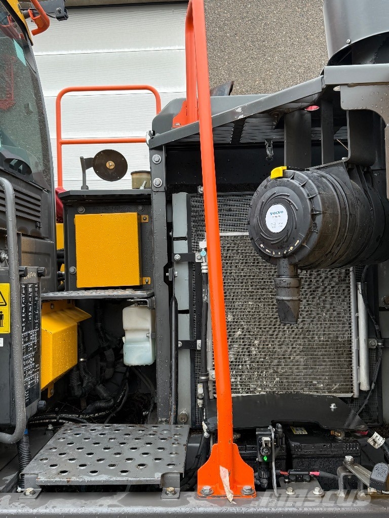 Volvo EC140ELM حفارات زحافة