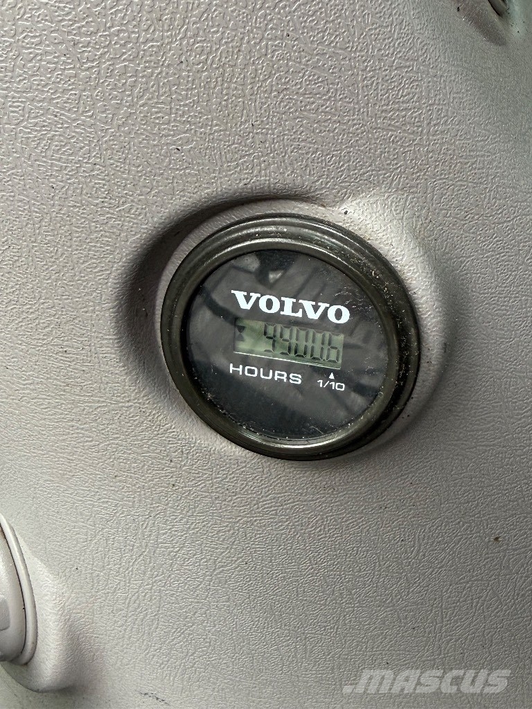 Volvo EC140ELM حفارات زحافة
