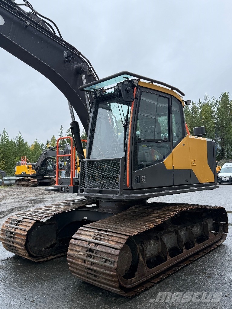 Volvo EC140ELM حفارات زحافة