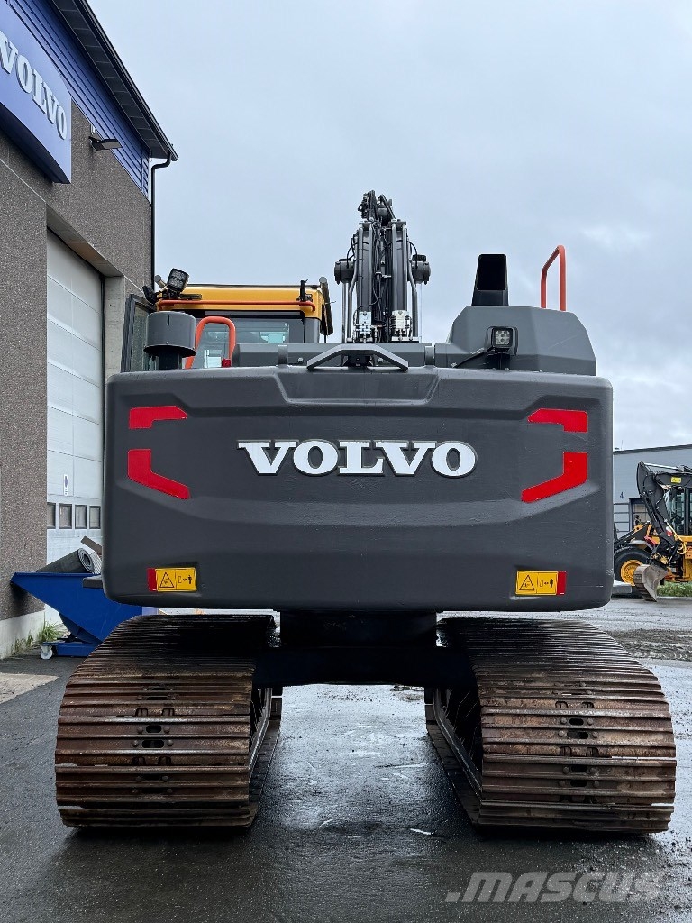 Volvo EC140ELM حفارات زحافة