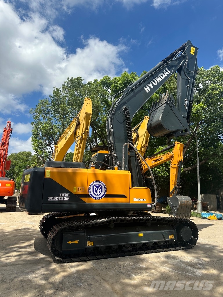 Hyundai HX220S Midi bageri 7t – 12t