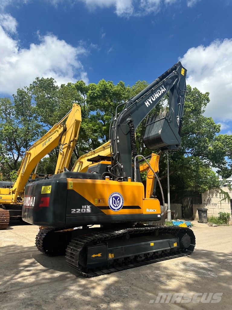 Hyundai HX220S Midi bageri 7t – 12t