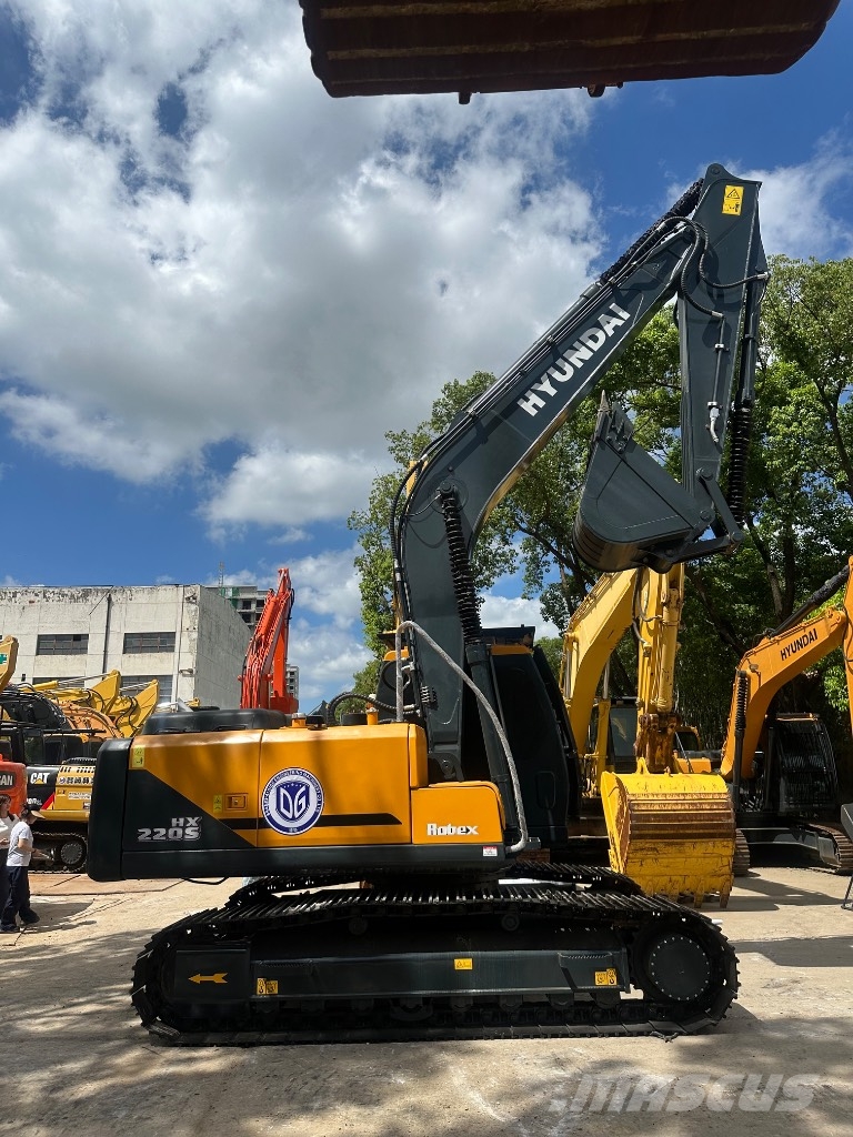 Hyundai HX220S Midi bageri 7t – 12t