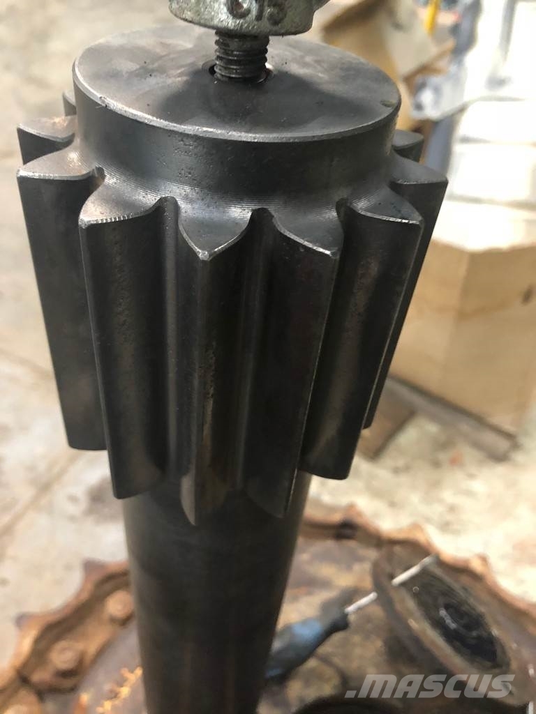 Komatsu D65-15 Final Drive OEM 14X2700310 Važiuoklė ir suspensija