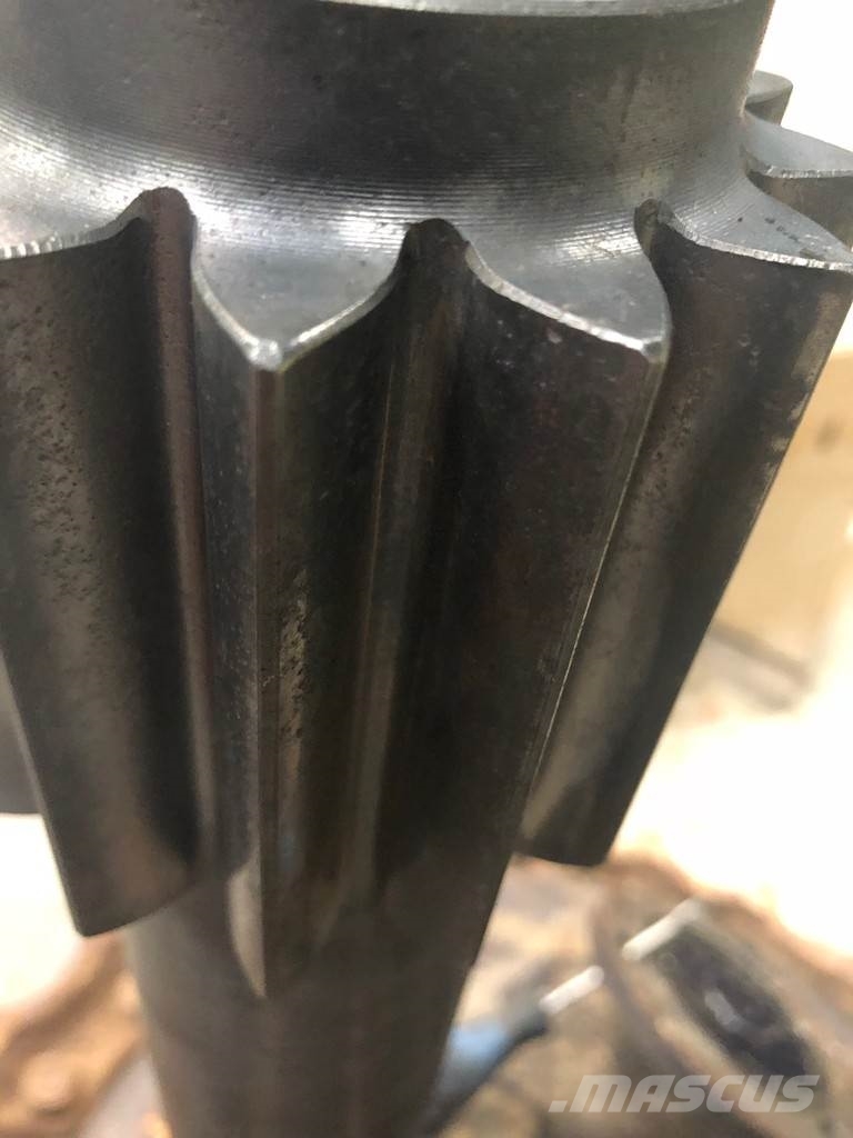 Komatsu D65-15 Final Drive OEM 14X2700310 Važiuoklė ir suspensija
