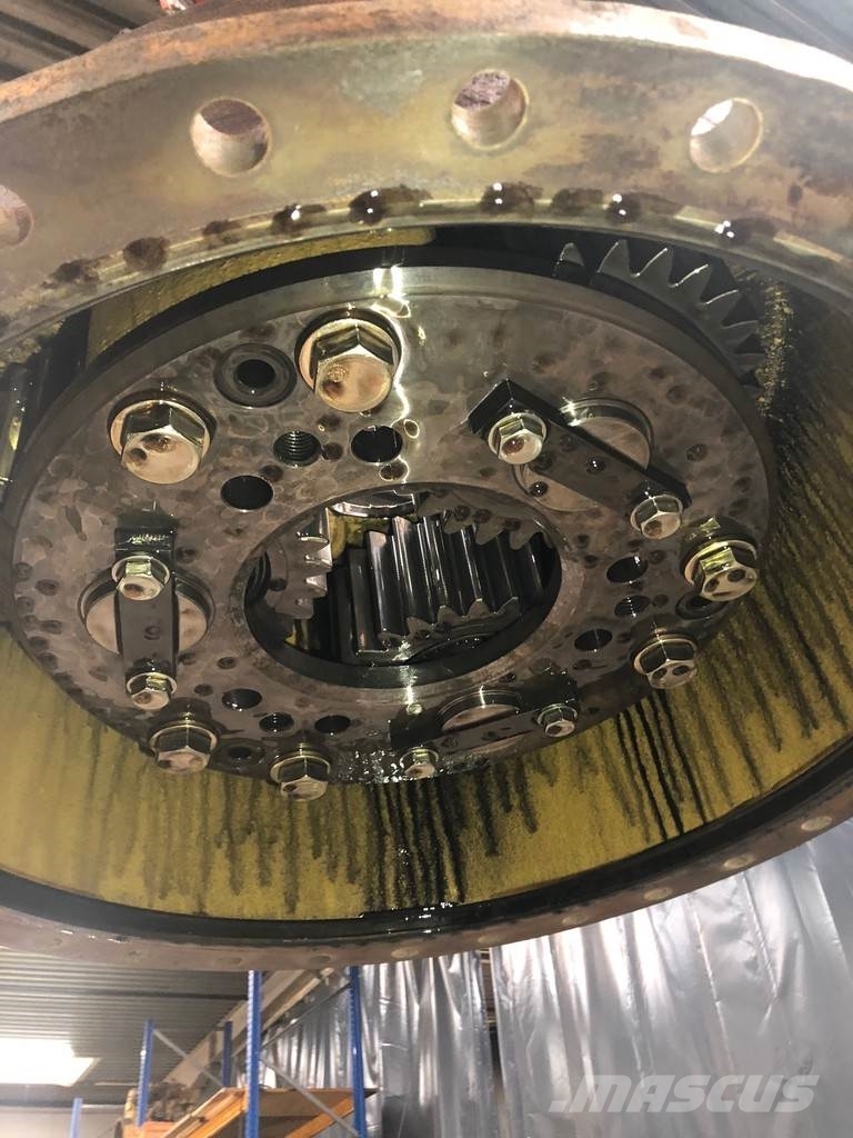 Komatsu D65-15 Final Drive OEM 14X2700310 Važiuoklė ir suspensija