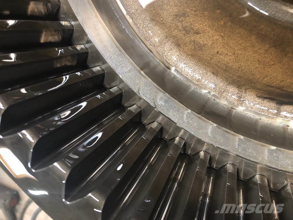 Komatsu D65-15 Final Drive OEM 14X2700310 Važiuoklė ir suspensija