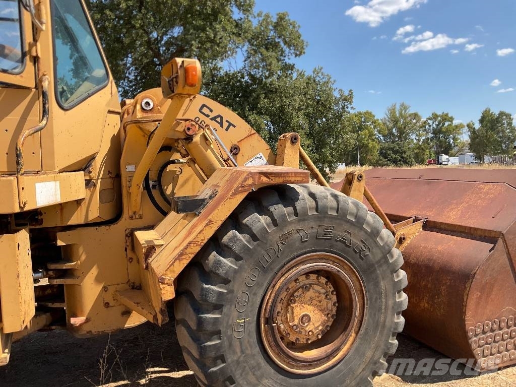 CAT 966C لوادر بعجل