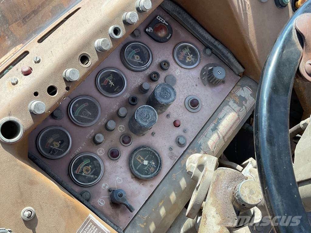 CAT 966C لوادر بعجل