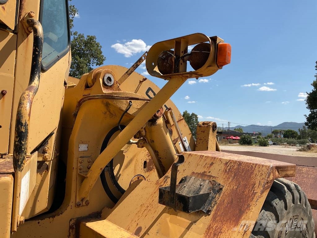 CAT 966C لوادر بعجل