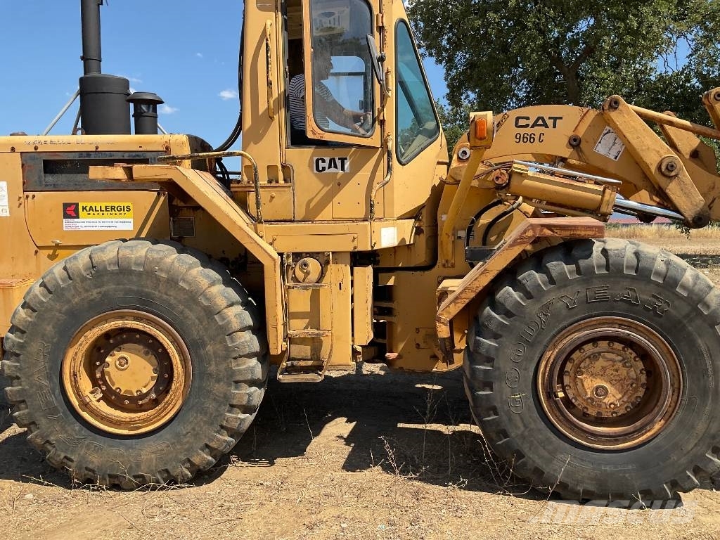 CAT 966C لوادر بعجل
