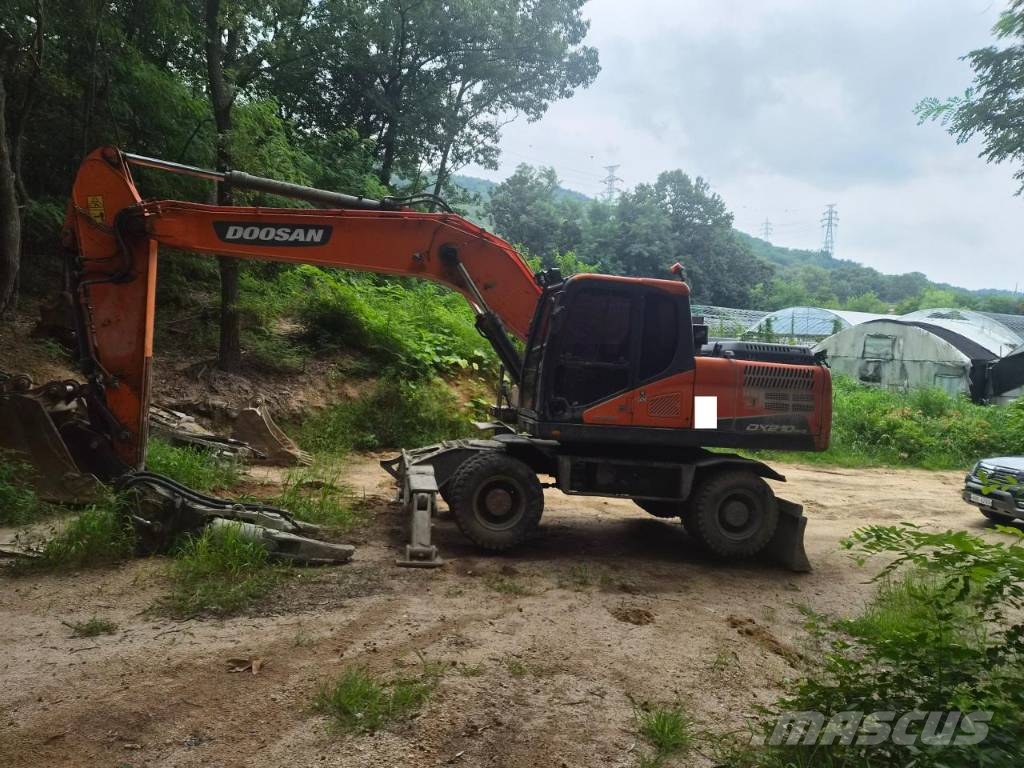 Doosan DX 210 W Колісні екскаватори