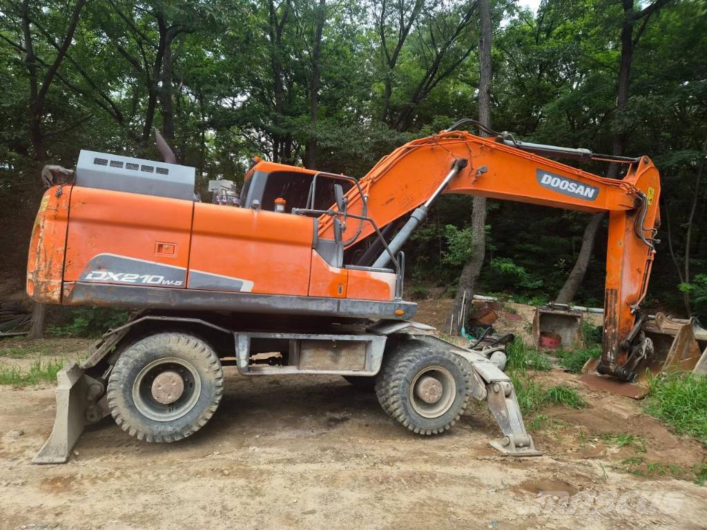 Doosan DX 210 W Колісні екскаватори