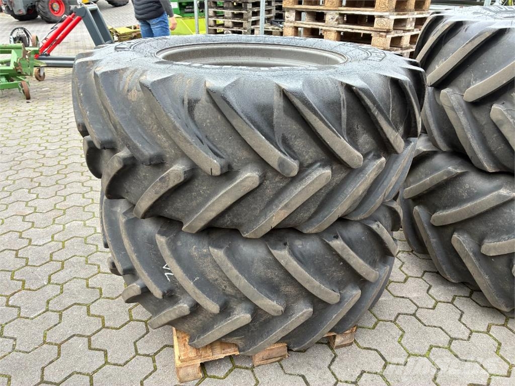 Michelin 540/65R30 Felgen Claas grau Sonstige Landmaschinen