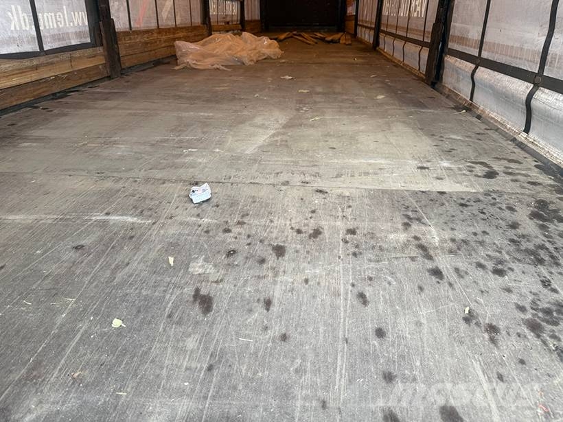 Krone Curtainsider / Planenauflieger Curtainsider semi-trailers