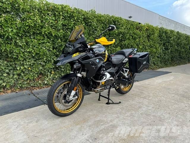 BMW R 1250 GS 40 year Kāpurķēžu ekskavatori