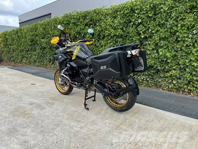 BMW R 1250 GS 40 year Kāpurķēžu ekskavatori