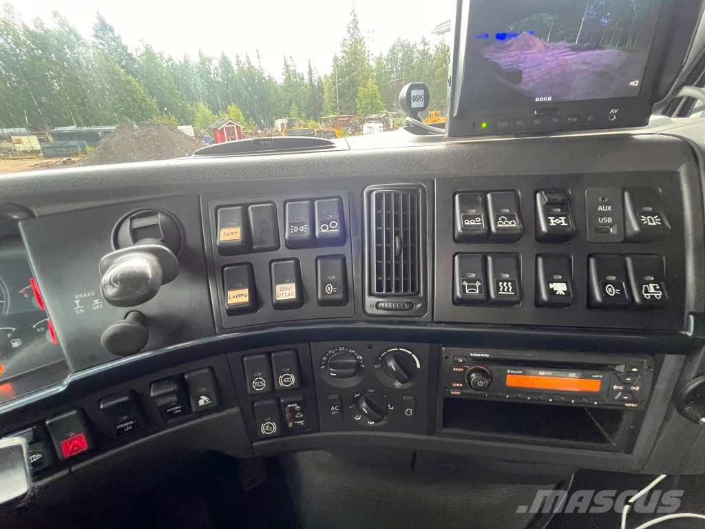 Volvo FH 8x4*4 koukkulaitteella Camion ampliroll