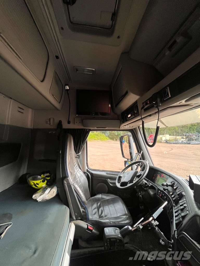 Volvo FH 8x4*4 koukkulaitteella Camion ampliroll
