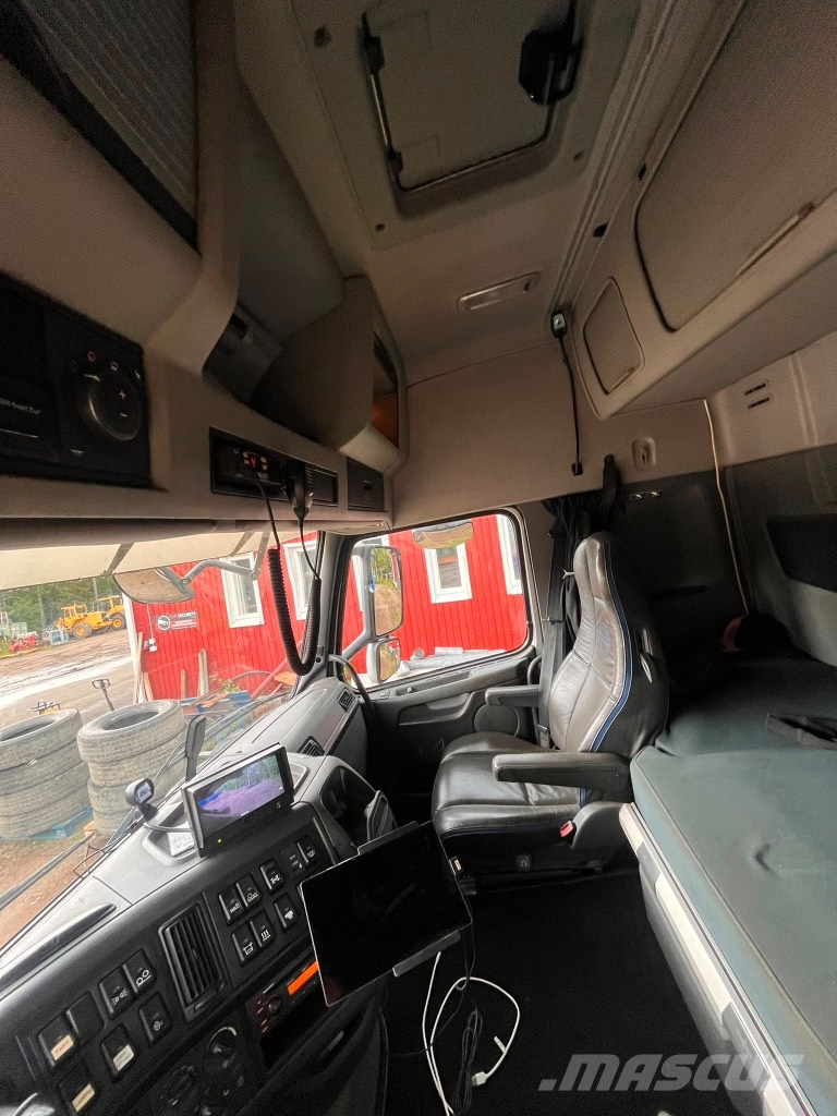 Volvo FH 8x4*4 koukkulaitteella Camion ampliroll