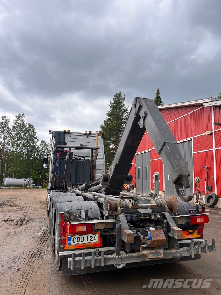 Volvo FH 8x4*4 koukkulaitteella Camion ampliroll