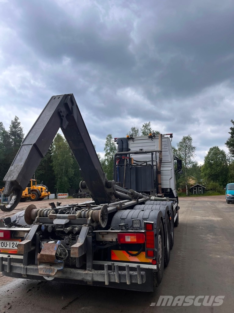 Volvo FH 8x4*4 koukkulaitteella Camion ampliroll