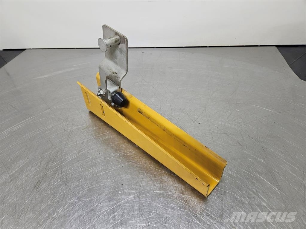CAT 950H-312-6600/315-3082-Fender bracket/Halter Alusta ja jousitus
