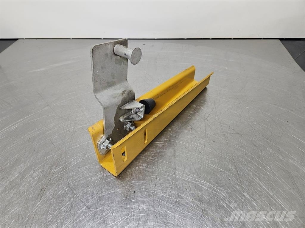 CAT 950H-312-6600/315-3082-Fender bracket/Halter Alusta ja jousitus