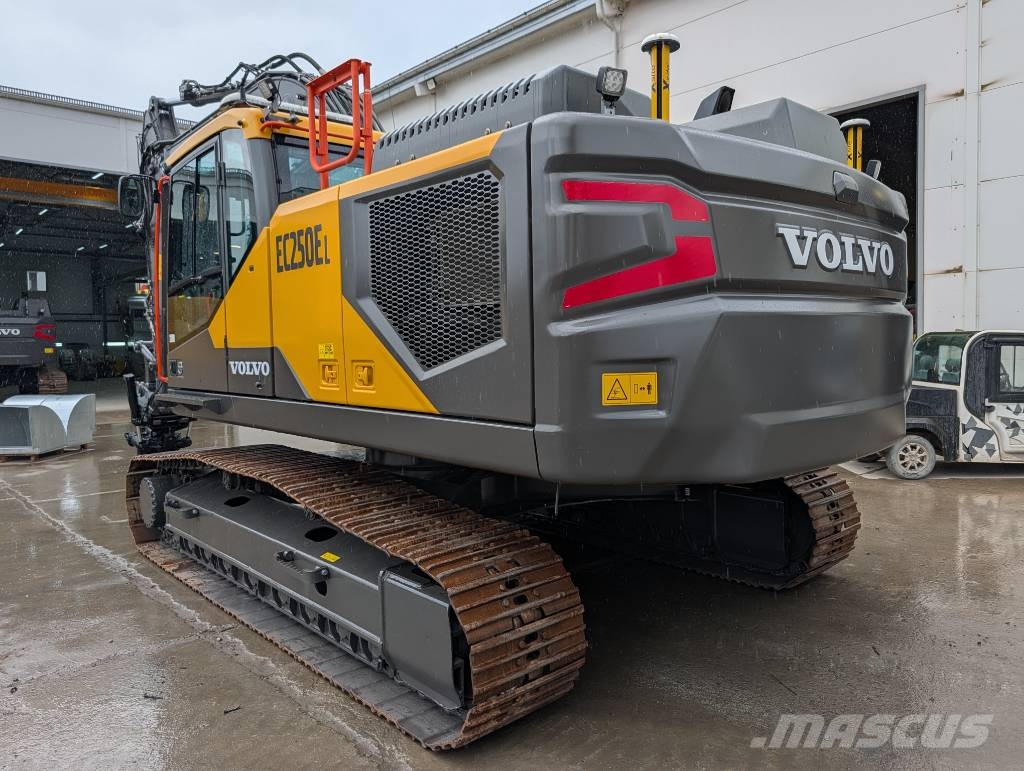 Volvo EC 250 EL حفارات زحافة