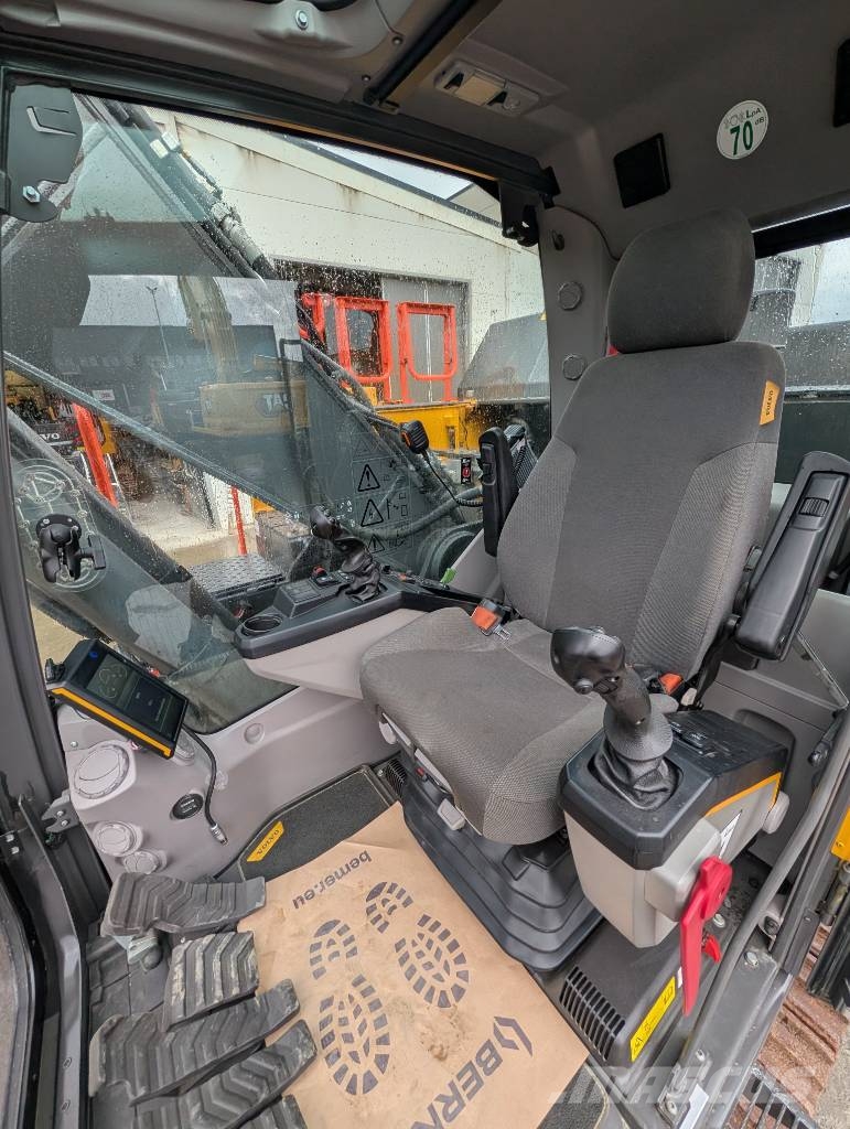 Volvo EC 250 EL حفارات زحافة