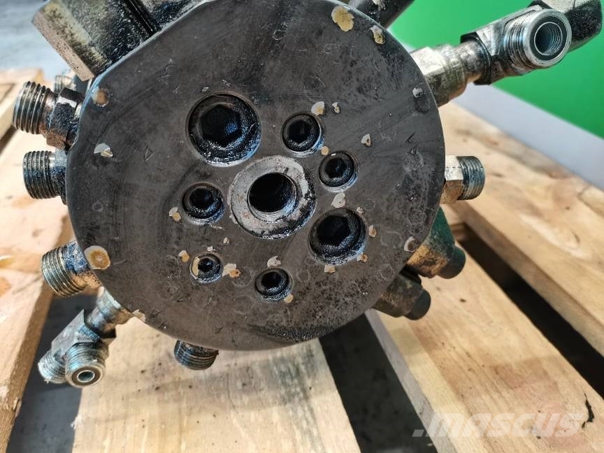 Volvo EW 160B rotation column Transmission