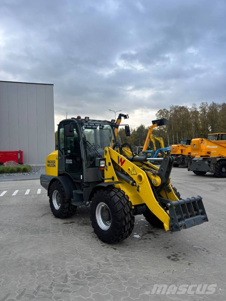 Wacker Neuson WL 70 Gumikerekes homlokrakodók