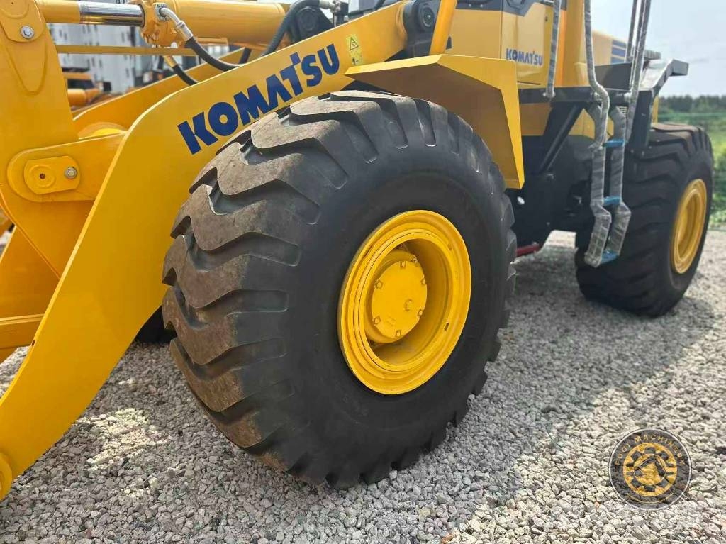 Komatsu WA470 Kolesni nakladalci