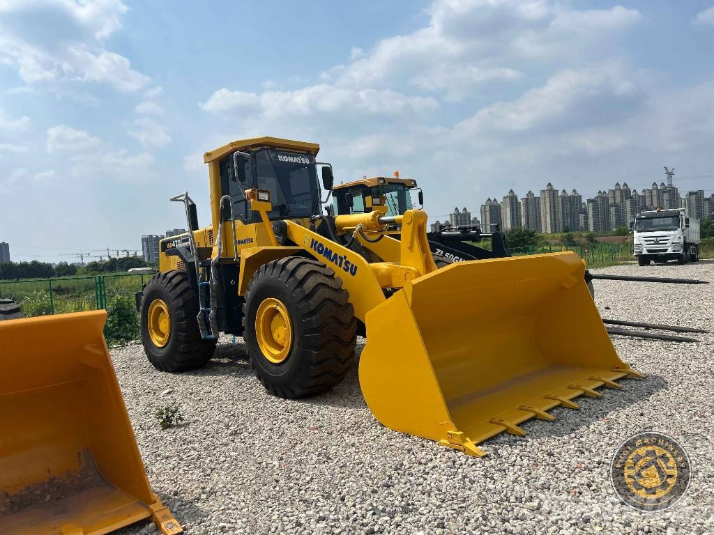 Komatsu WA470 Kolesni nakladalci